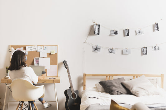 Decorate A Room For A Teenager With Wall Art